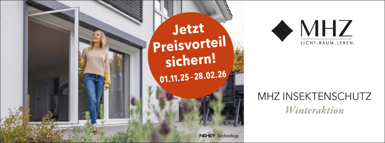 Eine Frau geht durch eine Außentür (Insektenchutz). MHZ Insektenschutzaktion 2025/2026